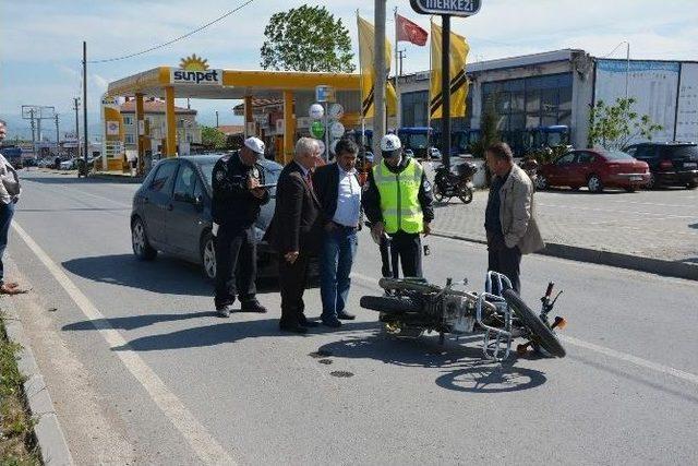 Yaya Yolundan Geçen Motosiklet Otomobille Çarpıştı: 1 Yaralı