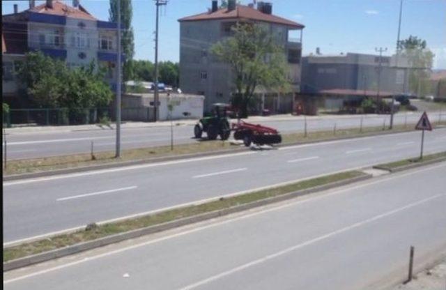 Yaya Yolundan Geçen Motosiklet Otomobille Çarpıştı: 1 Yaralı