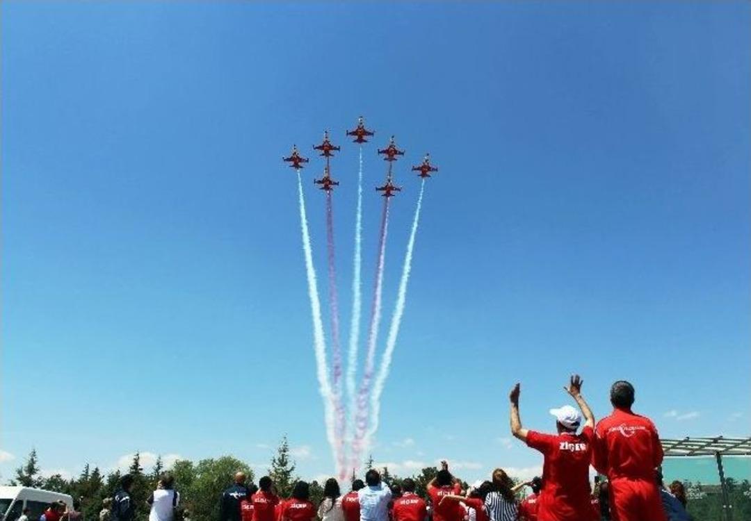 T&uuml;rk Yıldızlarından &ldquo;&ouml;zel&rdquo; &Ccedil;ocuklara" &Ouml;zel G&ouml;steri