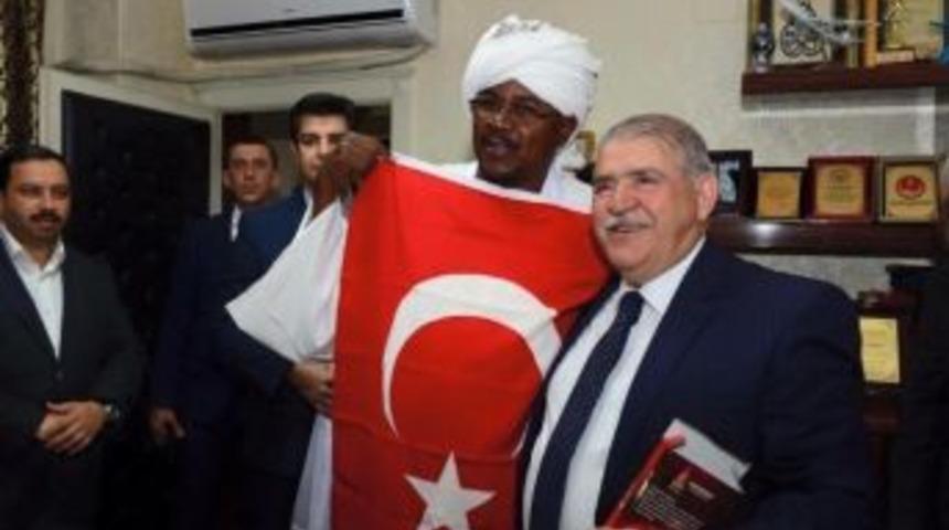 Sudan Heyetinin “türk Bayrağı” Sevgisi