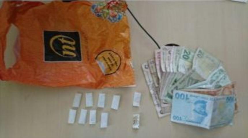 Uyuşturucu Satıcısı Su&ccedil;&uuml;st&uuml; Yakalandı