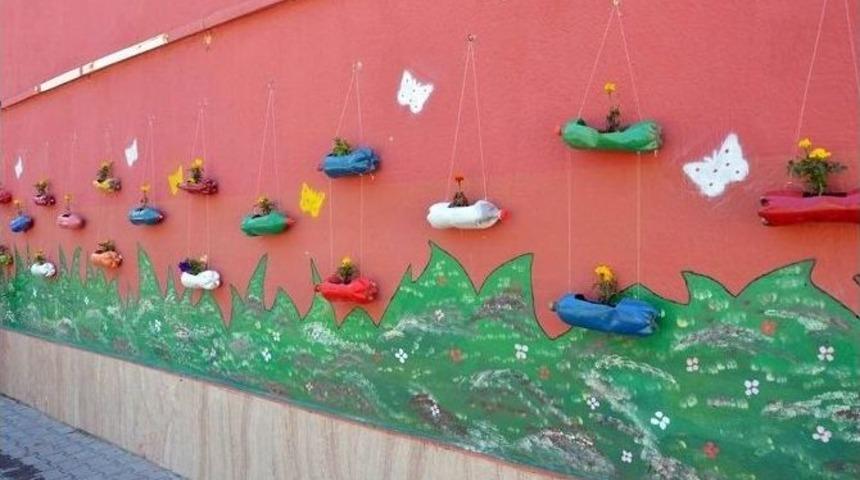 Geri D&ouml;n&uuml;ş&uuml;mle Okulu Renklendirdiler