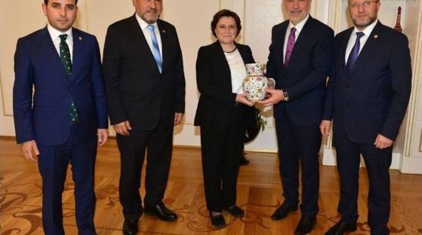 Başkan Ve Milletvekilleri &Ccedil;evre Ve Şehircilik Bakanı Fatma G&uuml;ldemet Sarı&rsquo;yı Ziyaret Etti