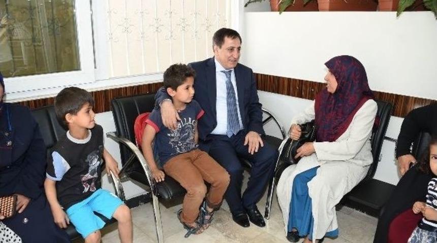 Vali K&uuml;&ccedil;&uuml;k Ay Işığım Derneğini Ziyaret Etti