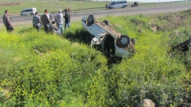 Öğrencilerin Bulunduğu Araca Çarpan Otomobil Takla Attı