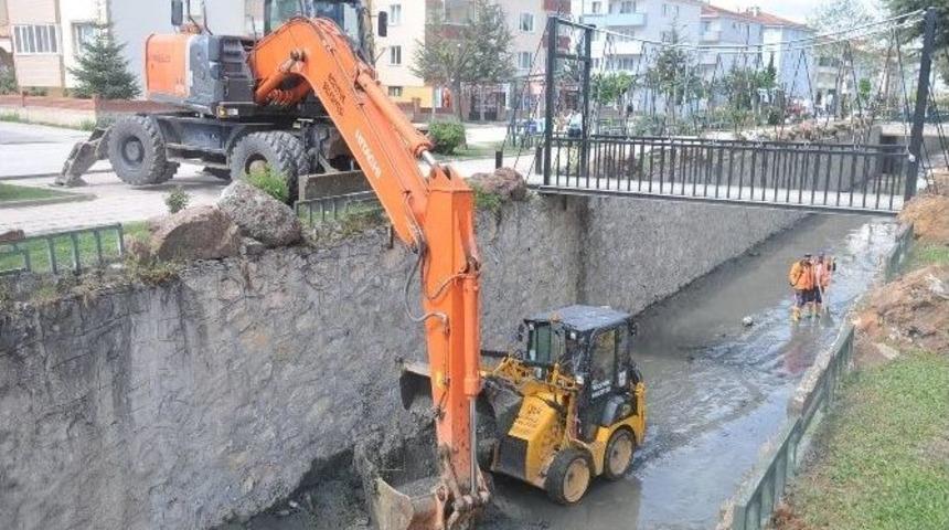 Boz&uuml;y&uuml;k&rsquo;te Temizlik &Ccedil;alışmaları
