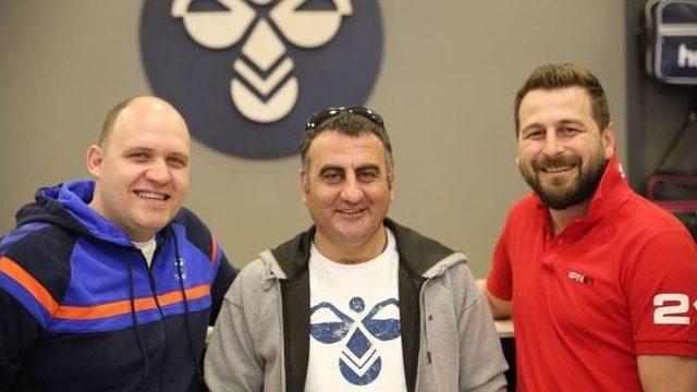 Uşak Sportif’in Giyim Sponsoru Yenilenen Yüzüyle Yeni Mağazasını Açtı