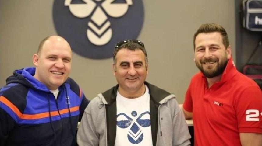 Uşak Sportif&rsquo;in Giyim Sponsoru Yenilenen Y&uuml;z&uuml;yle Yeni Mağazasını A&ccedil;tı