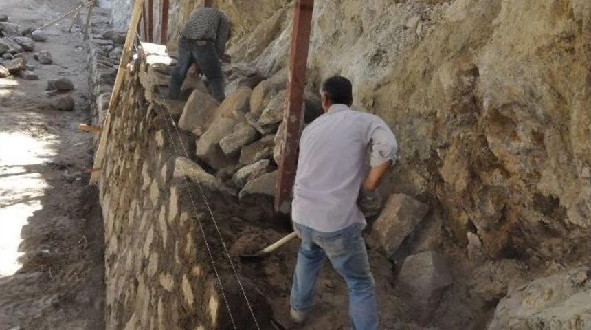 Nazilli&rsquo;de Ketendere Mahallesine İstinat Duvarları Yapılıyor