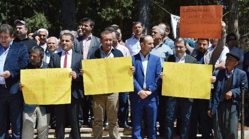 İl&ccedil;e Esnafından Market Protestosu