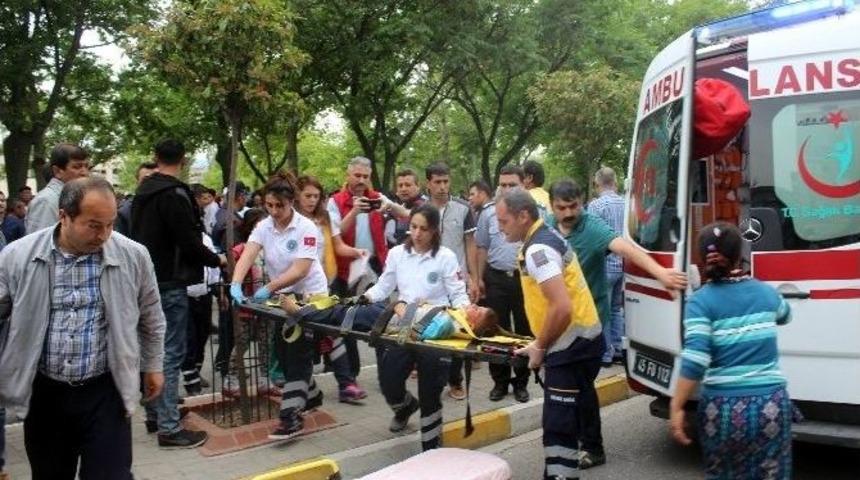 Suriye Uyruklu &Ccedil;ocuğa Kamyonet &Ccedil;arptı