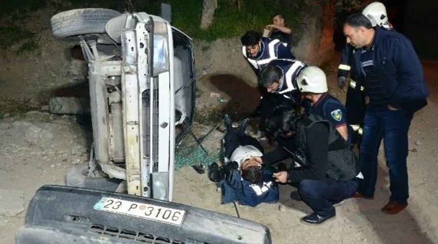 Polis Kontrol&uuml;nden Ka&ccedil;mak İsterken Kaza Yaptı