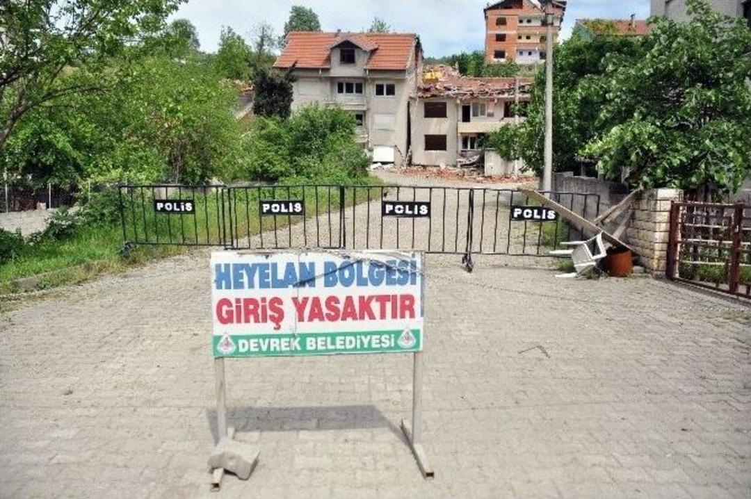 (&ouml;zel Haber) Heyelan, Bir Mahalleyi Savaş Alanına &Ccedil;evirdi