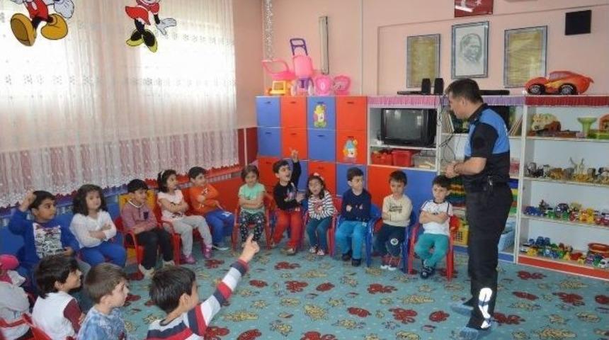 Polislerden Minik &Ouml;ğrencilere Bilgilendirme