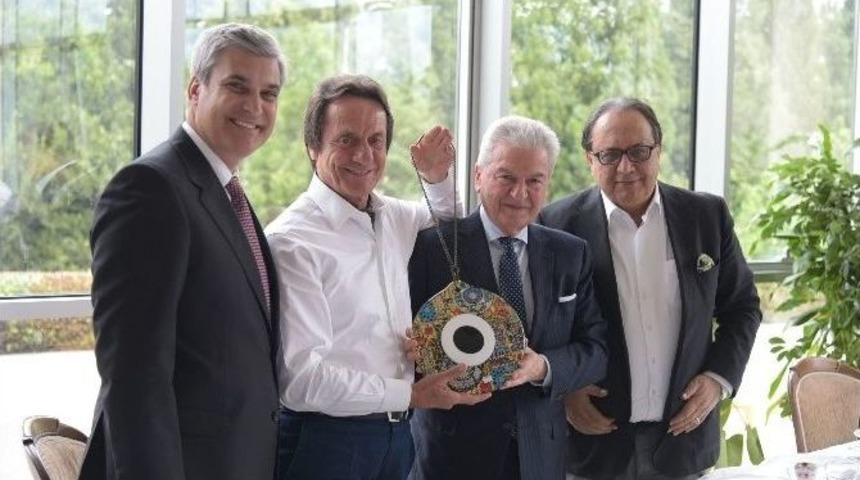 Demirtaş: "t&uuml;rkiye&rsquo;nin &Uuml;retim &Uuml;ss&uuml; Olması İ&ccedil;in 10 Vestel&rsquo;e Daha İhtiya&ccedil; Var"