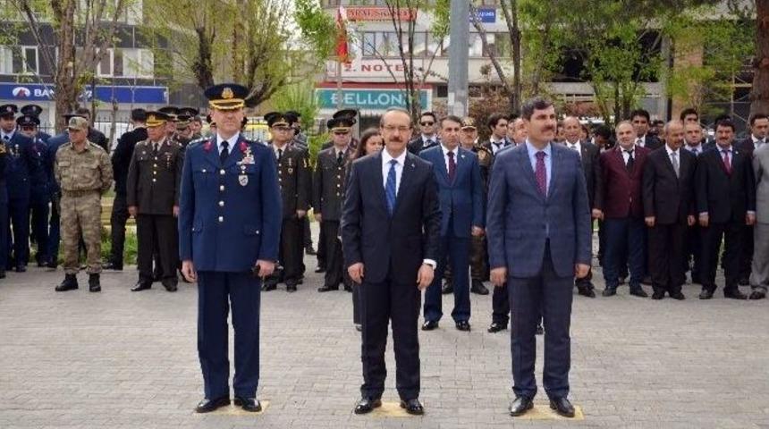 Askerler &lsquo;şehitler &Ouml;lmez, Vatan B&ouml;l&uuml;nmez&rsquo; Sloganları Attı