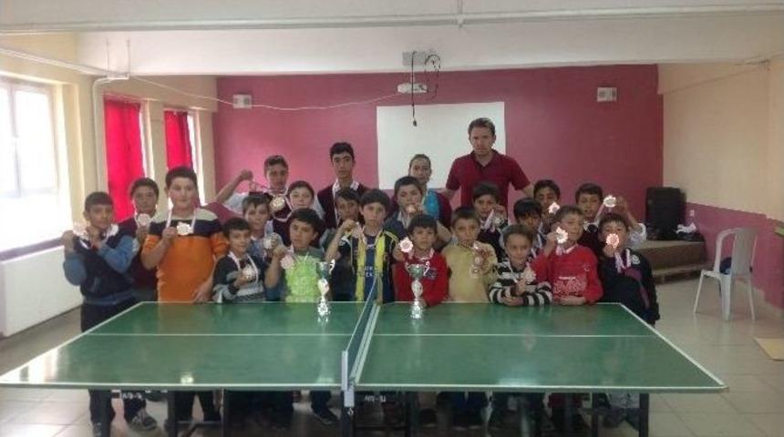 Karbasan Ortaokulunun Sportif Başarıları G&ouml;z Kamaştırıyor