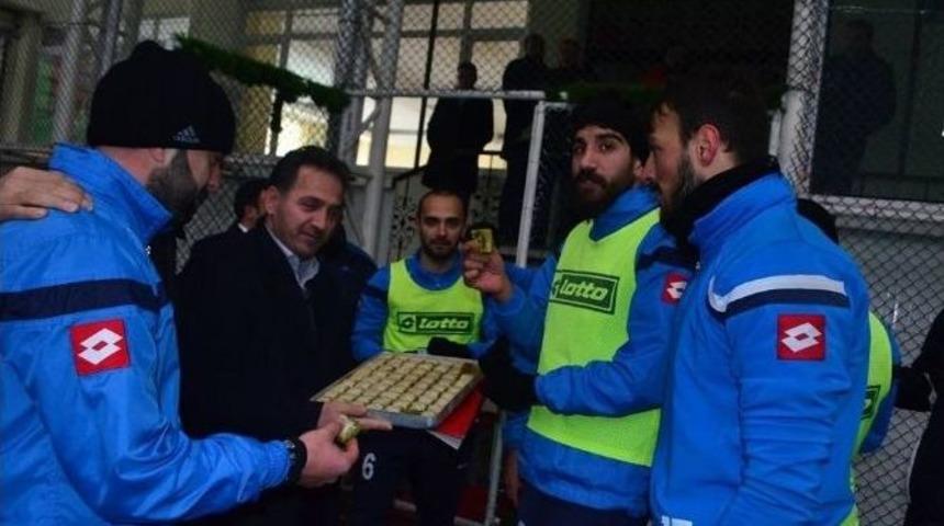 Memur Sen&rsquo;den Şampiyonlara Tatlı Jesti