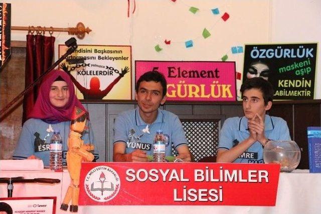 Liselerarası Münazara Yarışması Yapıldı