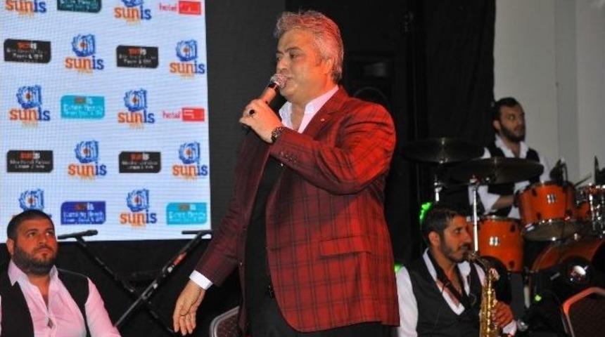 İzmir’de Yıldızlar Geçidi