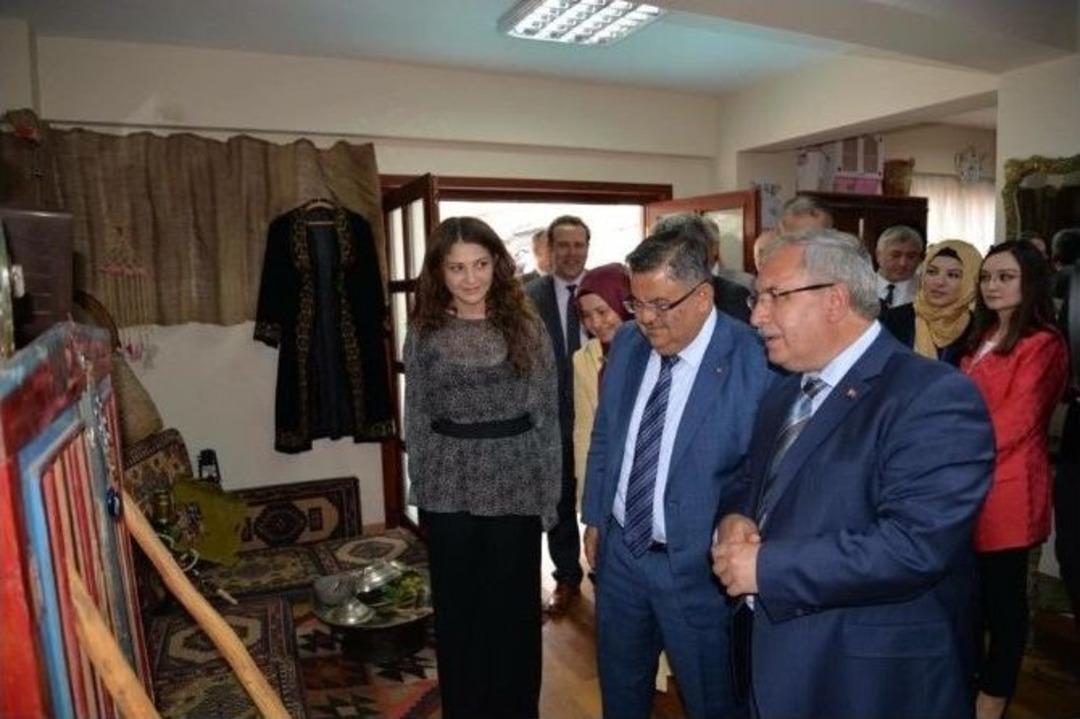 Bilecik&rsquo;te El Emeği G&ouml;z Nuru Eserler Sergilendi