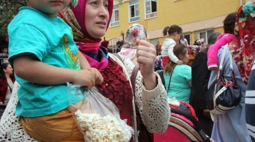 Okul Bah&ccedil;esinde Kapka&ccedil;