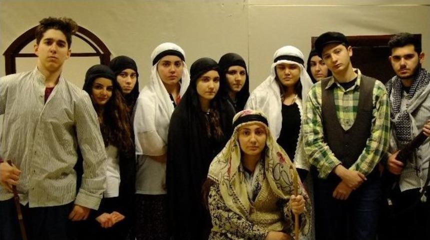 Gaziantep Kolej Vakfı T&ouml;re Adlı Oyunu İle Sahnede