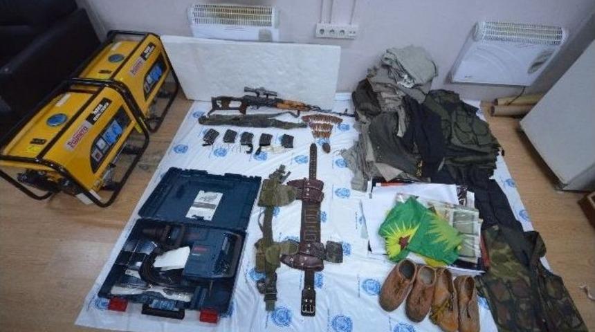 Van&rsquo;da Pkk&rsquo;ya Ait &Ccedil;ok Sayıda Silah Ve M&uuml;himmat Ele Ge&ccedil;irildi