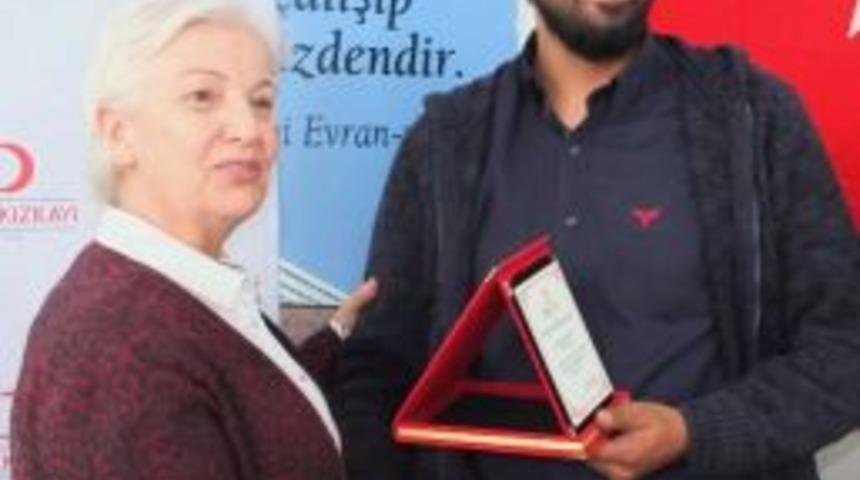 Kızılay Boztepe Şubesi&rsquo;nden İha&rsquo;ya Plaket