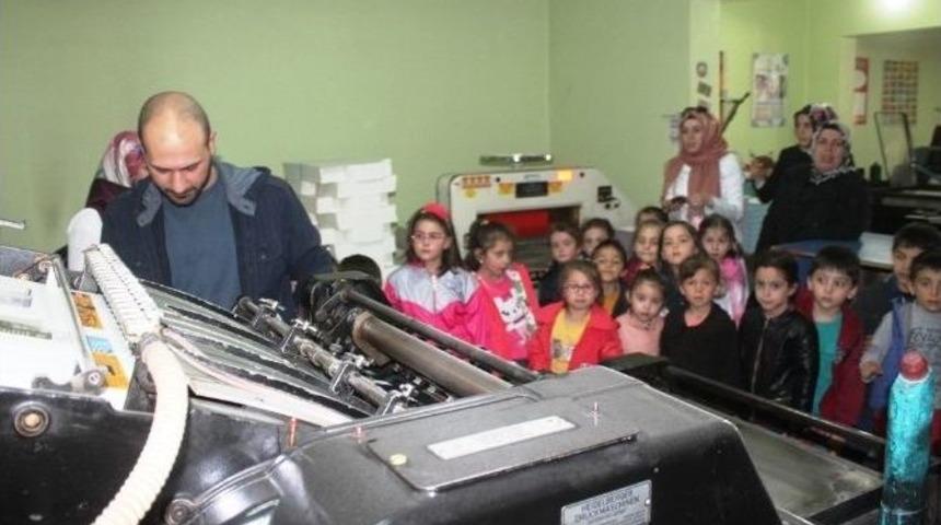 Minik &Ouml;ğrenciler Gazete Hazırlanışını &Ouml;ğrendiler