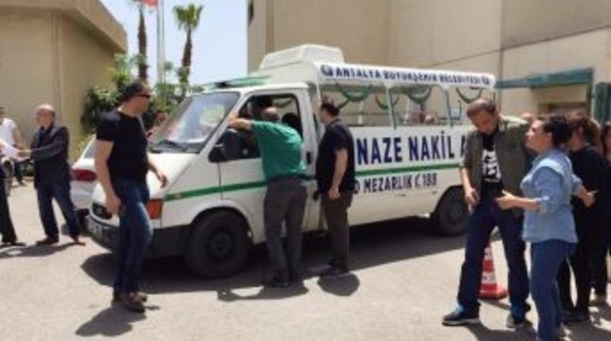 Antalya&rsquo;da 16 Yaşındaki Gen&ccedil; Kız 7, Kattan Atlayarak İntihar Etti