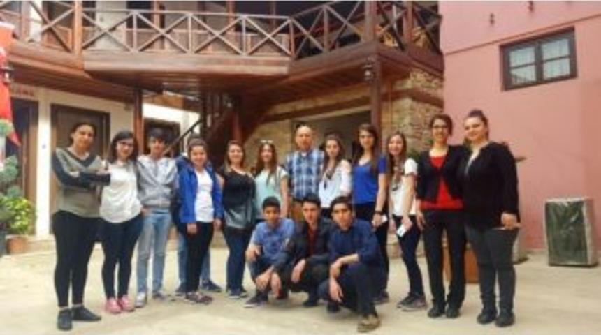 Liseli Gen&ccedil;ler &Ouml;ykam&rsquo;ı Gezdi