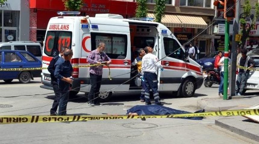 Ebkişehir&rsquo;de 8. Kattan Atlayan Vatandaş Hayatını Kaybetti