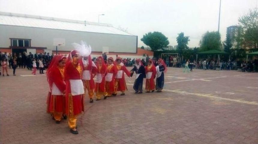 Minik &Ouml;ğrenciler Yaşlılarla Buluştu