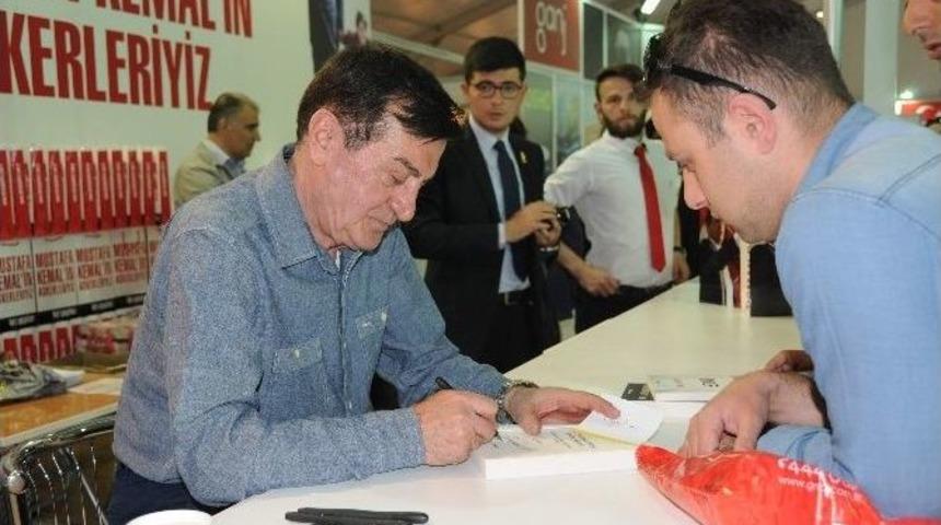 Pakumoğlu Paşa Eskişehir’de Okurlarıyla Buluştu