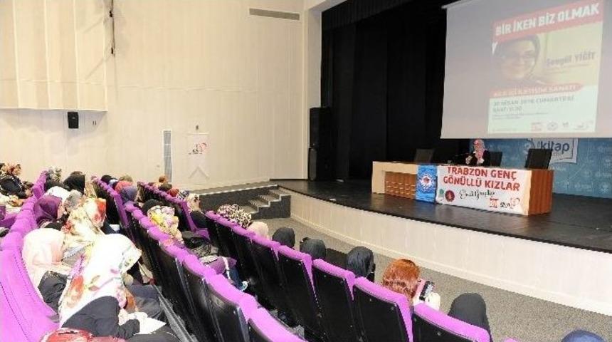 Trabzon&rsquo;daki Kitap Fuarına Yoğun İlgi