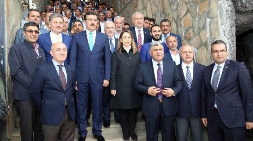 G&uuml;mr&uuml;k Ve Ticaret Bakanı B&uuml;lent T&uuml;fenkci: