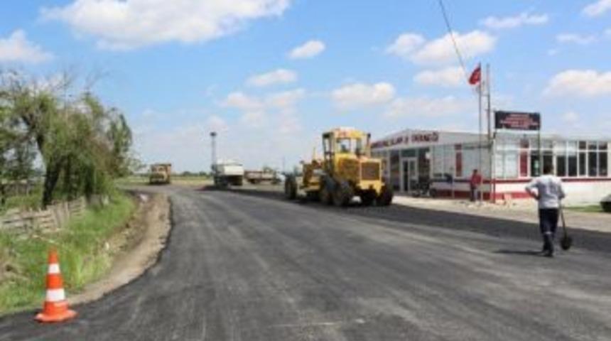 Ergene`de Asfaltlama &Ccedil;alışmaları S&uuml;r&uuml;yor