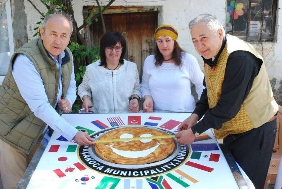 Ak&ccedil;akocalı Kadınlar, D&uuml;nya Barışı İ&ccedil;in 2 Rekor Birden Kırdı