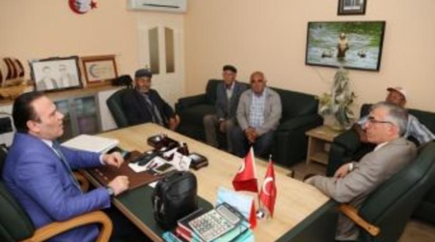 Vali Ataklı Şehit Aileleri Derneğini Ziyaret Etti