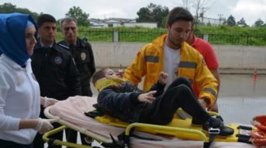 Otomobilin &Ccedil;arptığı &Ccedil;ocuk Yaralandı