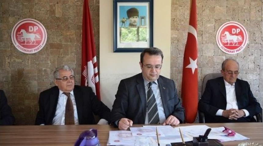 Demokrat Parti Merkez İl&ccedil;e Kongresi Yapıldı