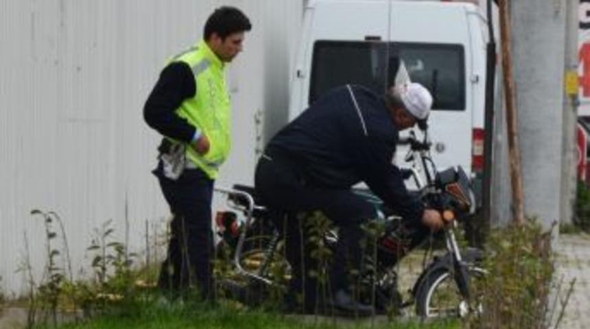 Terk Edilmiş Motosiklet Otoparka &Ccedil;ekildi
