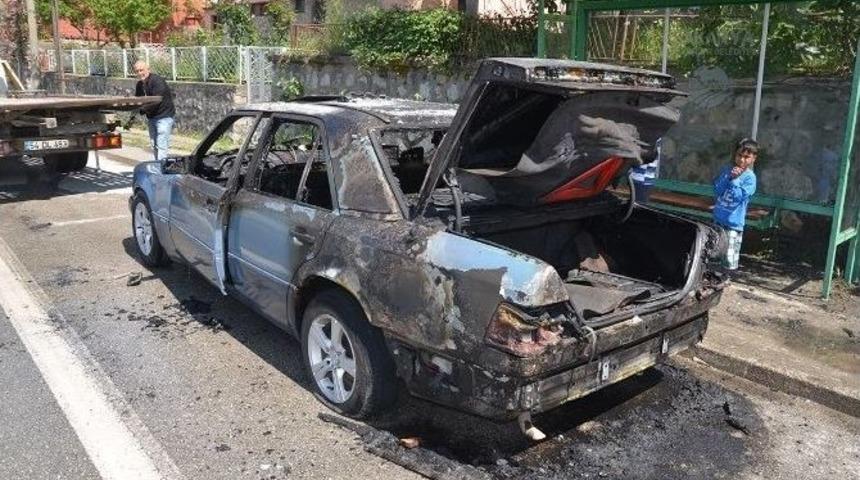 Seyir Halindeyken Alev Alan Otomobil K&uuml;le D&ouml;nd&uuml;