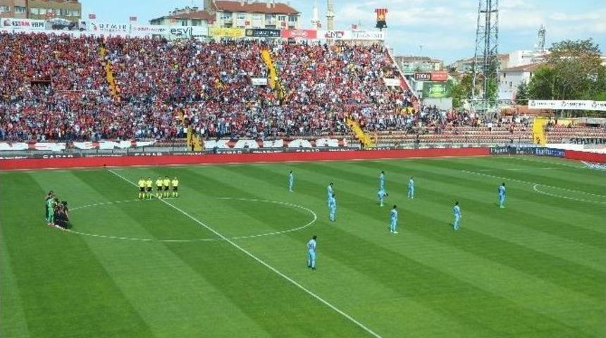 Trabzonsporlu Futbolculardan İlgin&ccedil; Protesto