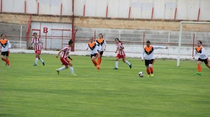 Kadınlar Futbol 2. Lige Terfi Müsabakasında Maraşgücü Tur Atladı