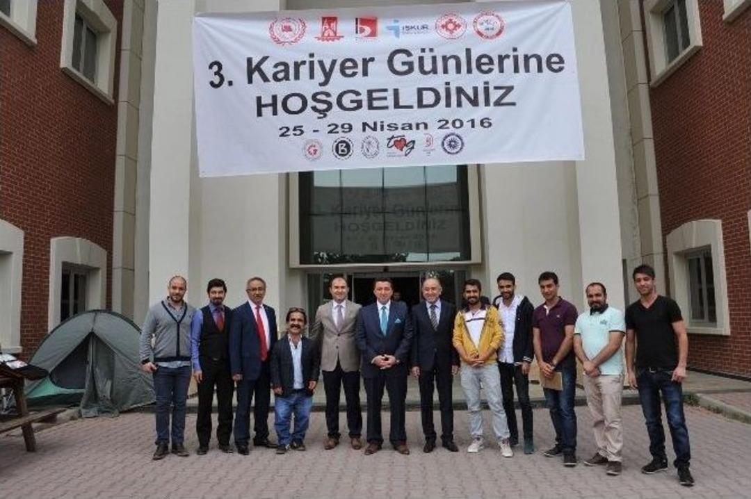 Başkan Bakıcı 3. Kariyer G&uuml;nleri&rsquo;ne Konuşmacı Olarak Katıldı