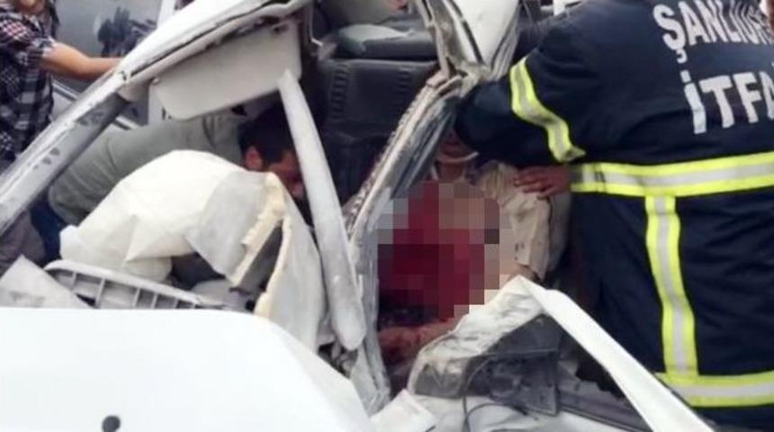 Otomobilde Sıkışan S&uuml;r&uuml;c&uuml;y&uuml; İtfaiye Kurtardı