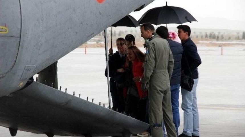 Şehit Eşinden 6 Aylık Bebeğine, &ldquo;bak Baban Geldi&rdquo;