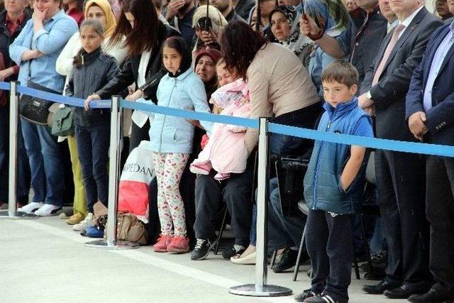 Şehit Eşinden 6 Aylık Bebeğine, “bak Baban Geldi”